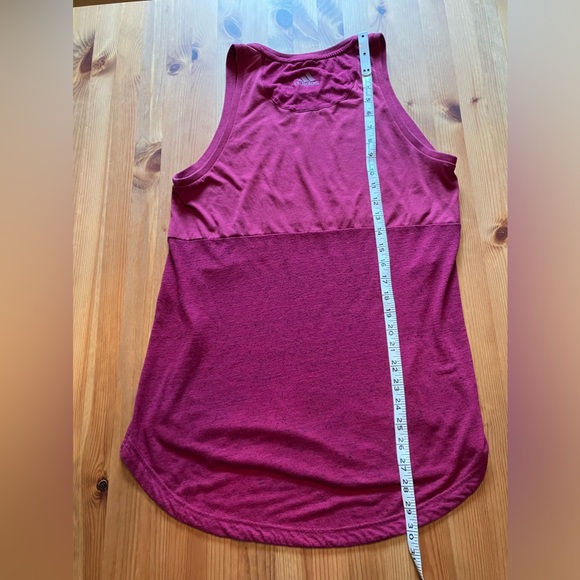 Women’s activewear sleeveless top - Picture 2 of 7